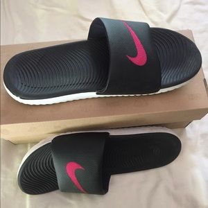 Nike Women’s size 8 Slide